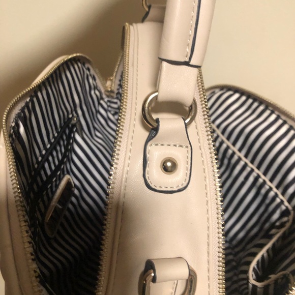 💜Crossbody Cream Purse - Picture 3 of 10